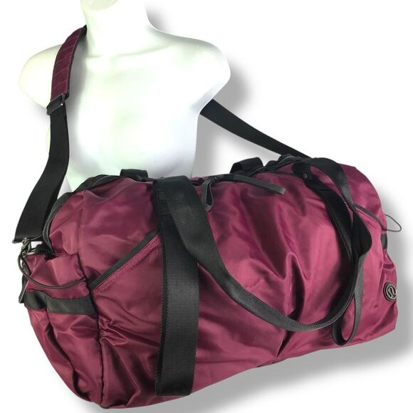 Lululemon Athletica Extra Mile Duffle Gym Yoga Travel Bag Weekender Crossbody - Picture 2 of 16